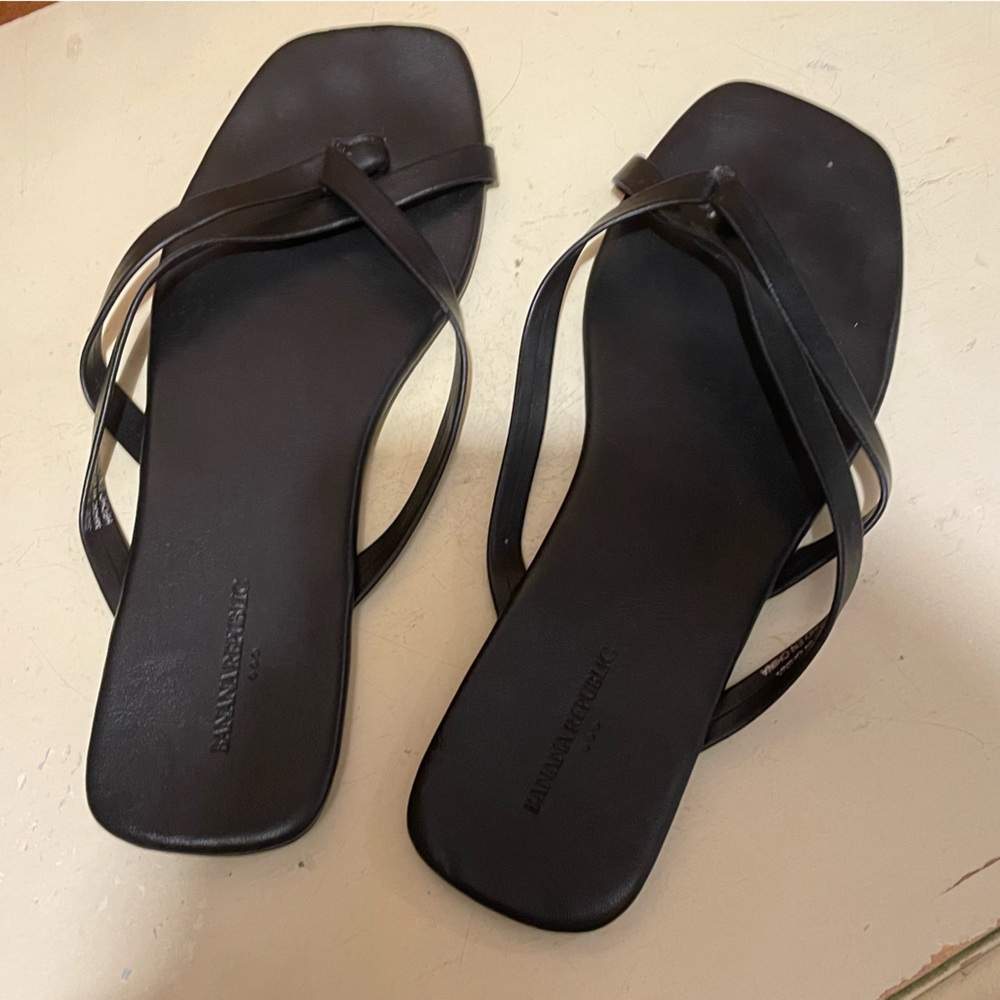 Banana Republic Black Edgy Flip Flops - Picture 2 of 3